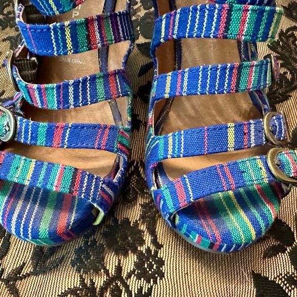Colorful Striped Women's Sandals - Picture 3 of 7